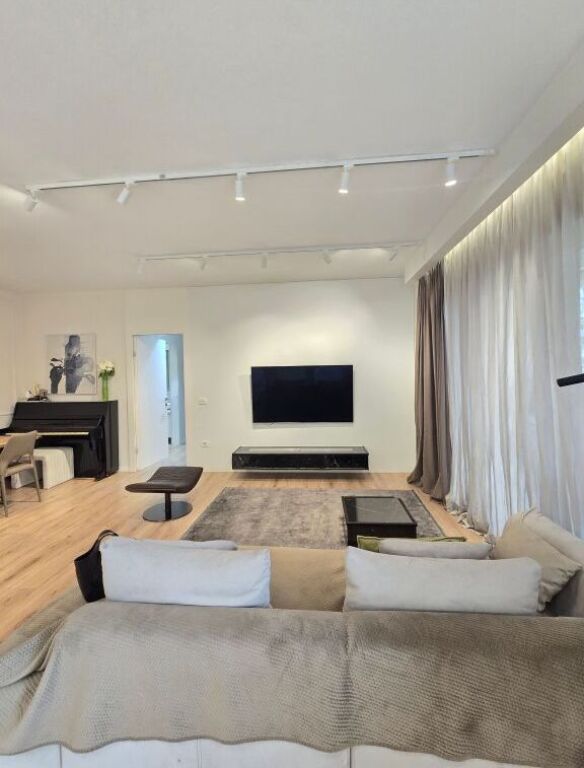 Shitet apartament 3+1+2 tek Kompleksi Delijorgji