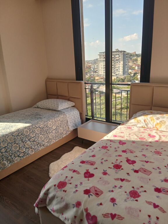 🏡 For Rent | Jepet me Qira – Apartament 2+1 Jepet me qira afatgjatë apartament 2+1, i sapomobiluar, i vendosur tek 🏨 Hotel Salvadore, Vlorë 🌊