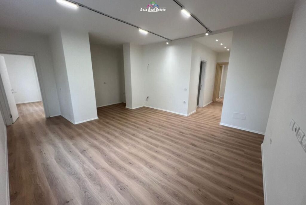 Zyre Me Qera 3+1 Tek Pazari i Ri (ID BZ2944) Tirane