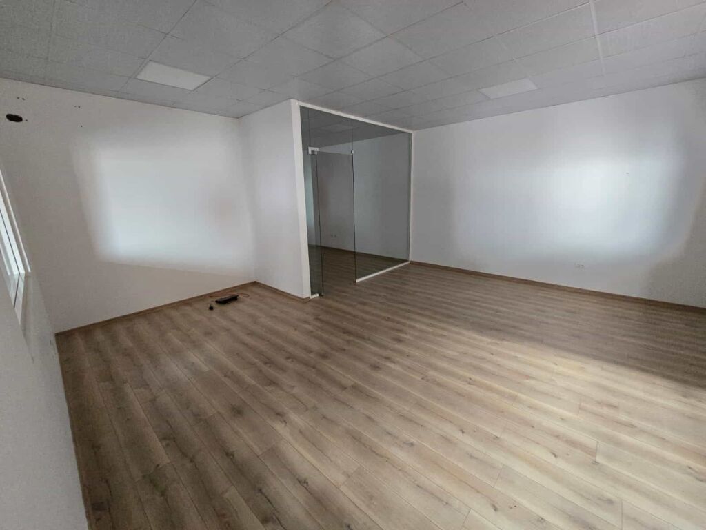 Magazzino In Affitto a Vaqarr (ID BM336) Tirane