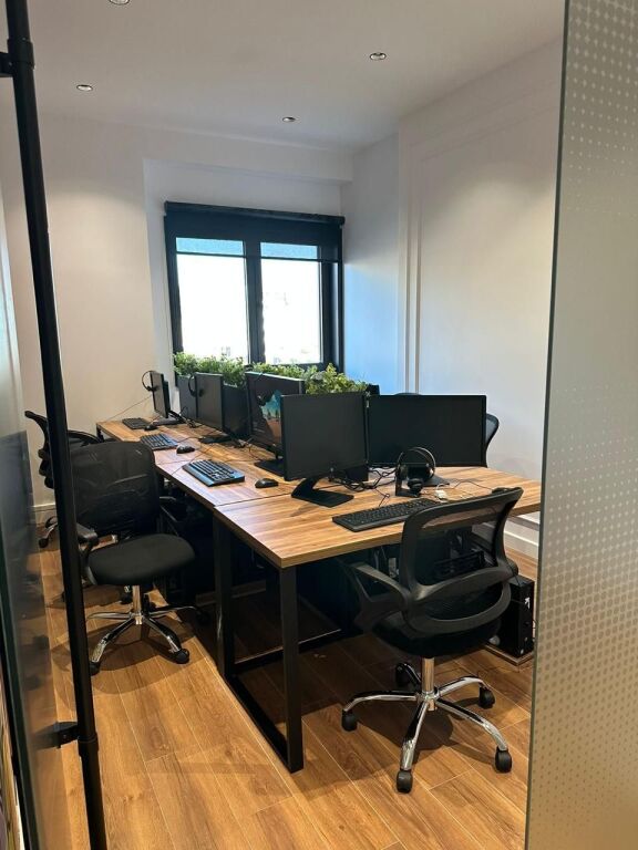Locale per uffici in affitto, con 7 stanze e 3 bagni, presso “Future Home Residence”
