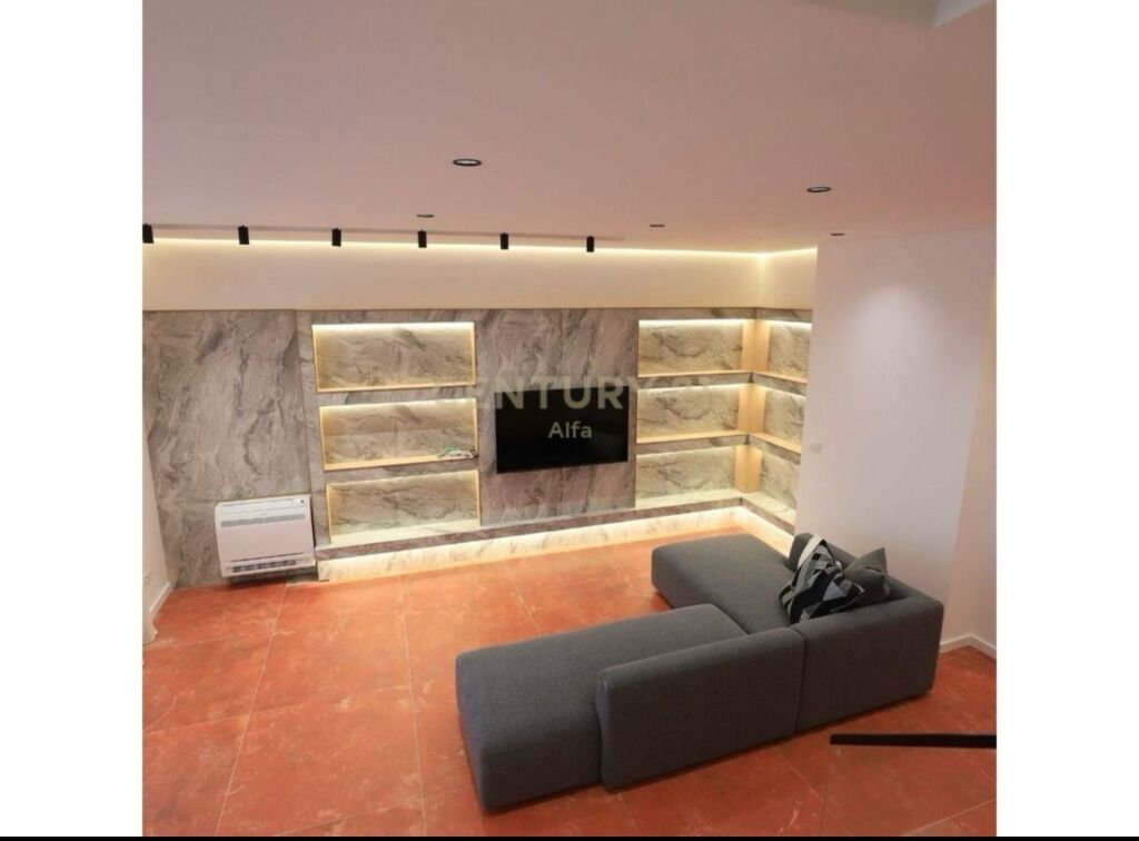 Luxurious villa for rent in Petrelë!