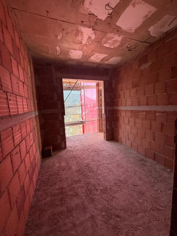 🔥 Super apartment 3+1+2 near the “Partizani” Gymnasium – Don't miss this opportunity! 🔥