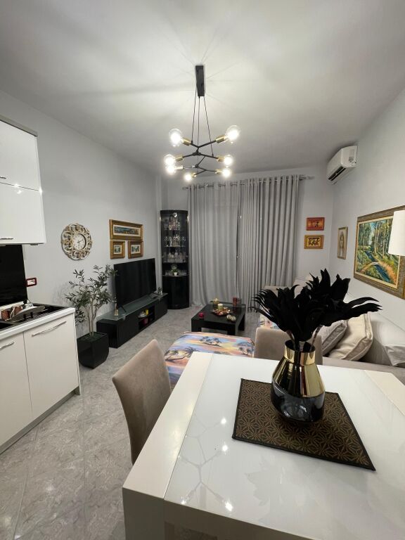 Apartament 1+1 me qira tek Globe- Rrg e Kavajes