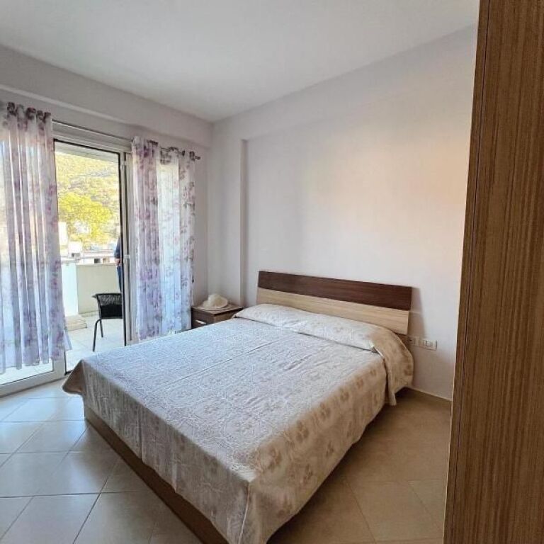 Prane Bulevardit te Ri, jepet me qera apartament 2+1 !