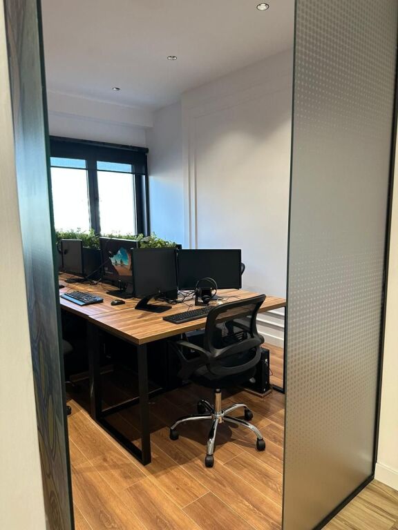 Locale per uffici in affitto, con 7 stanze e 3 bagni, presso “Future Home Residence”
