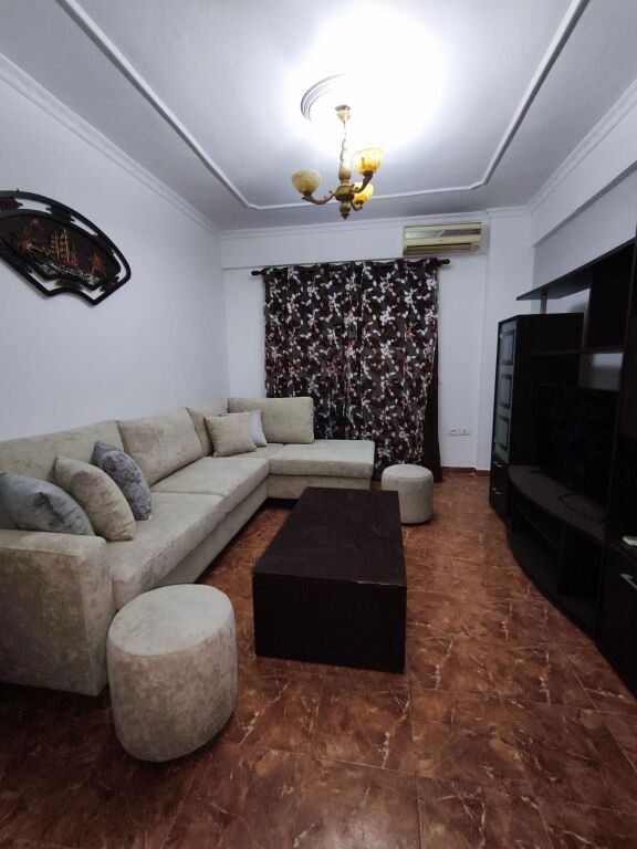 Apartament 65 m² plotësisht i mobiluar me ballkon në Durrës (Zona e Plazhit)