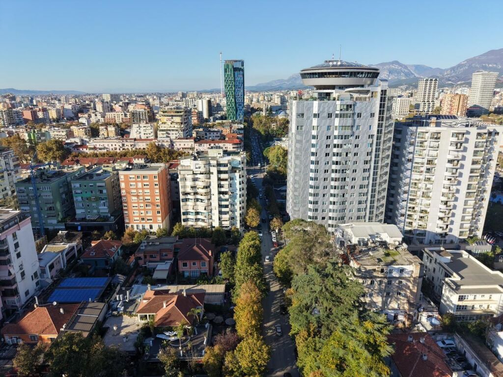 EDIFICIO MULTIFUNZIONALE IN VENDITA NEL CUORE DEL BLOK
