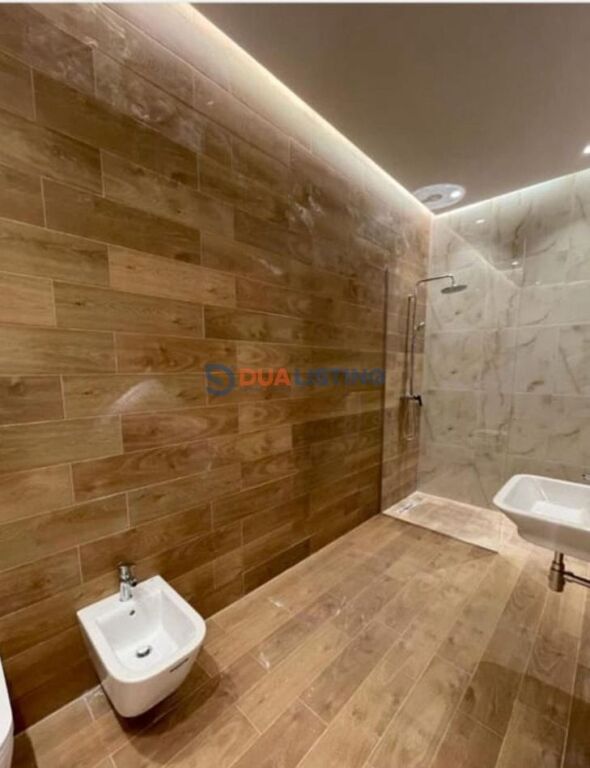 Japim me qira ambient per zyra , Square 21