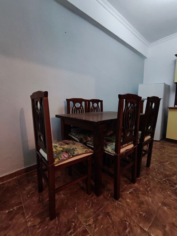 Apartament 65 m² plotësisht i mobiluar me ballkon në Durrës (Zona e Plazhit)