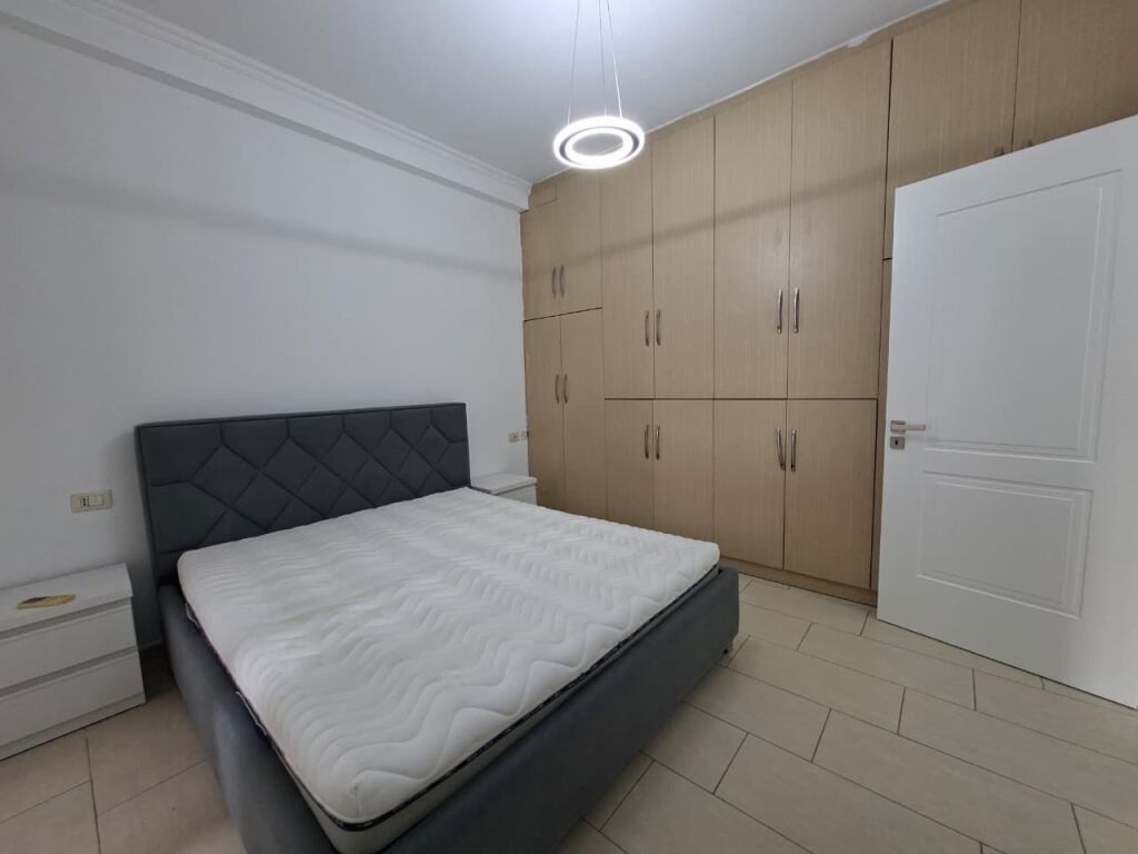 🏠 Me Qera: Super Apt. 1+1 &amp; 1 Bllk (📍Qendër - Rr. Kavajës)🔥 Super vendndodhje || 5 min nga Qendra | 80,000 Lekë / Muaj💶