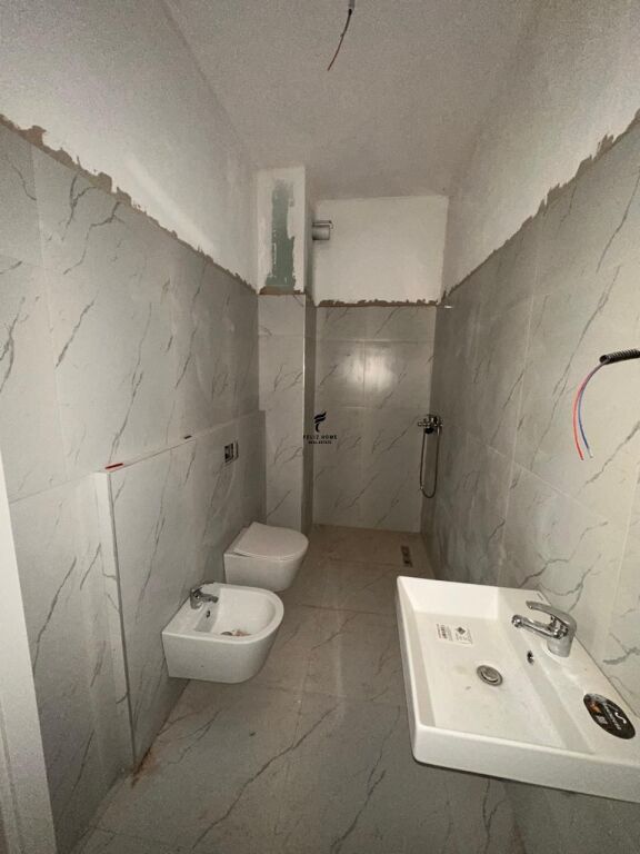 SHITET APARTAMENT 2+1+2 SAUK 205.000 EURO FH-72883