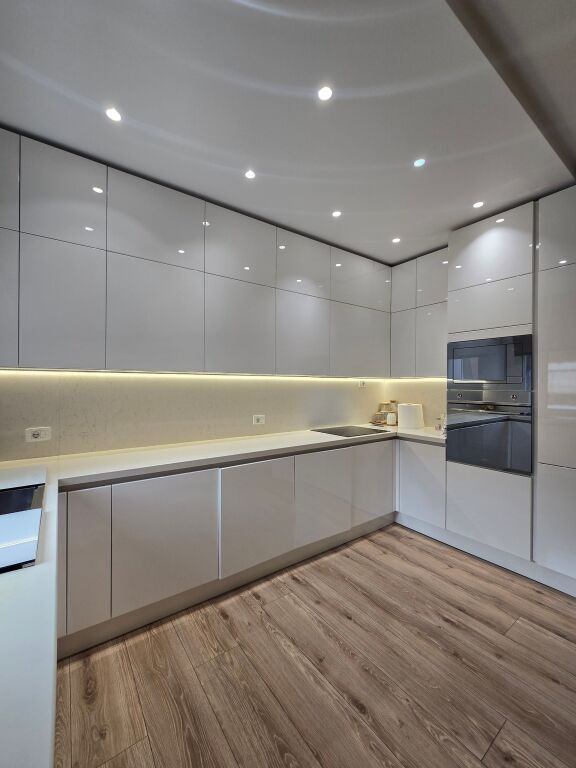 Shitet apartament 3+1+2 tek Kompleksi Delijorgji