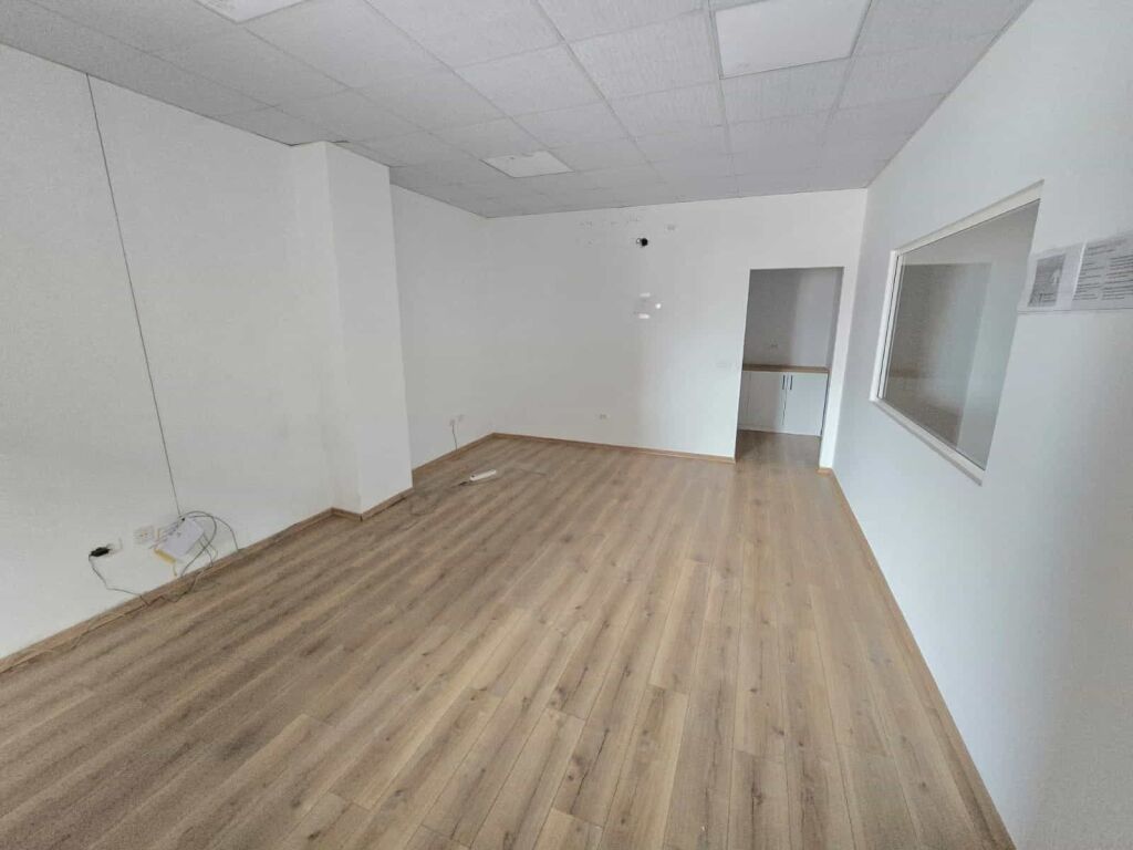 Magazzino In Affitto a Vaqarr (ID BM336) Tirane