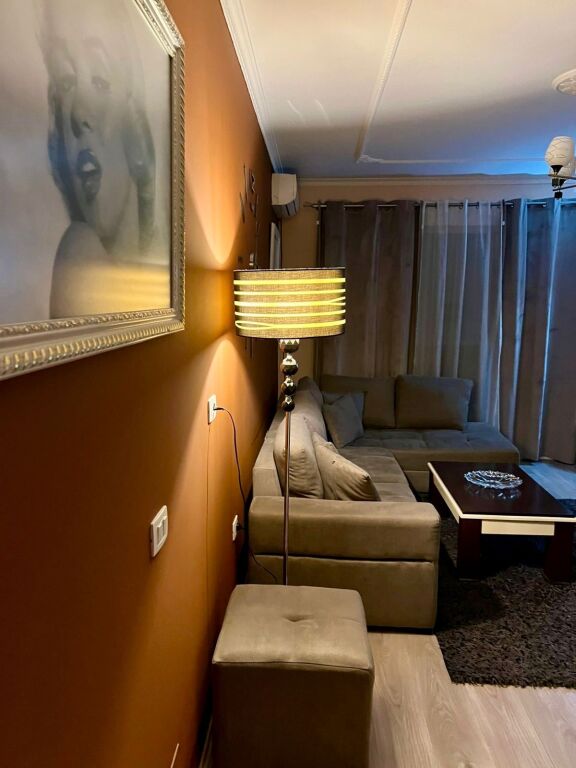 🏠 Jepet apartament me qira 1+1  📍 Adresa: Komplet Magneti, tek 21 Dhjetori💰 Çmimi: 50,000 lek/muaj