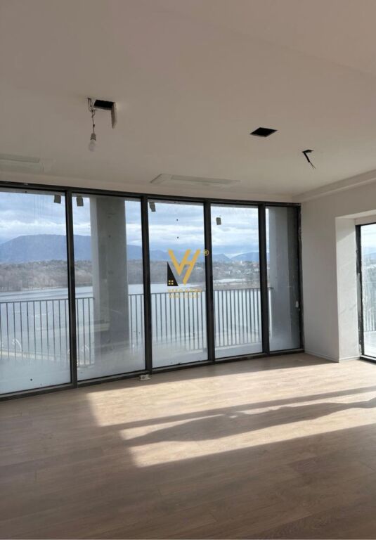 UFFICIO 200 M2 IN AFFITTO AL LAKE VIEW RESIDENCE 2.500 EURO