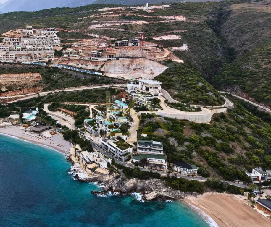 Shitet Apartament – Folie Village, Jalë