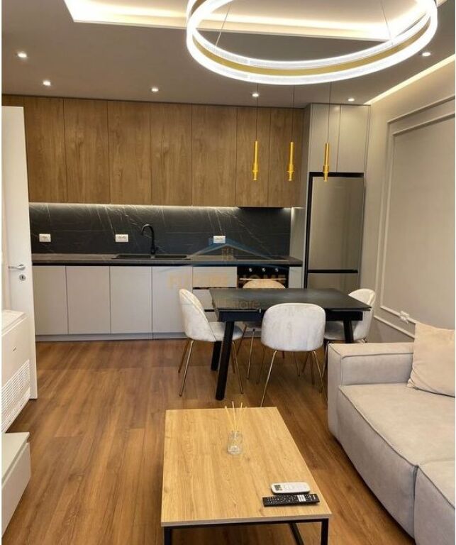 Shitet, Apartament 2+1+2, Kodra e Diellit, Tiranë