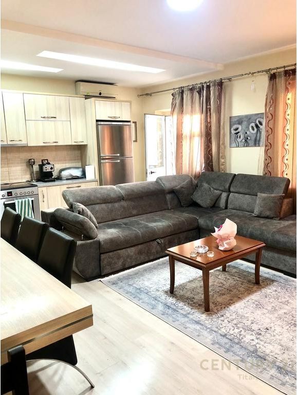 Appartamento 2+1 in affitto a Komuna e Parisit!!