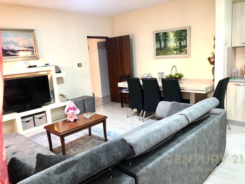 Appartamento 2+1 in affitto a Komuna e Parisit!!