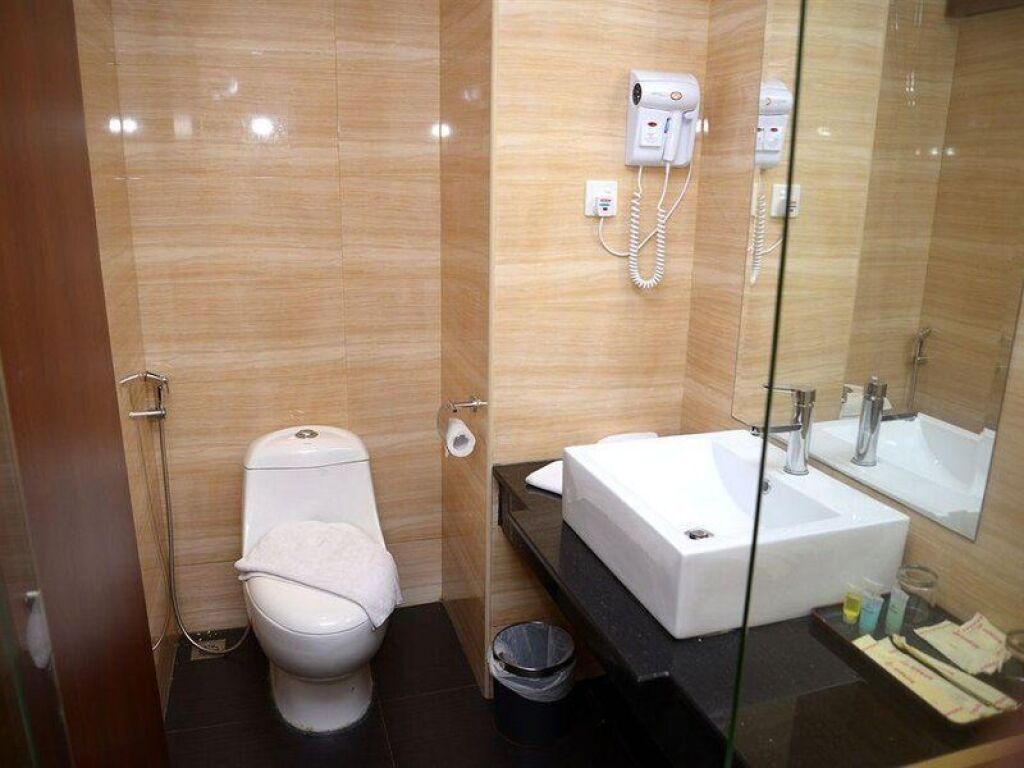 Prane Bulevardit te Ri, jepet me qera apartament 2+1 !