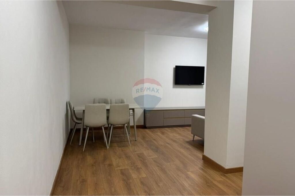 1+1 for rent, Don Bosko.