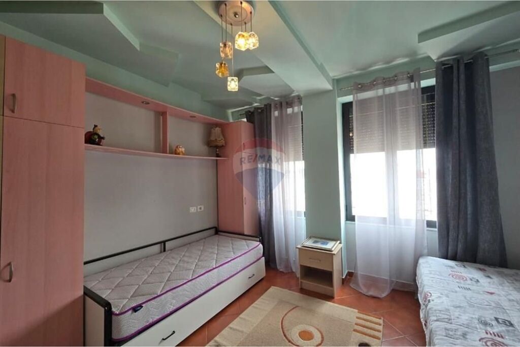 Apartament - Për Qira - Rruga Muhamet Gjollesha, Tiranë