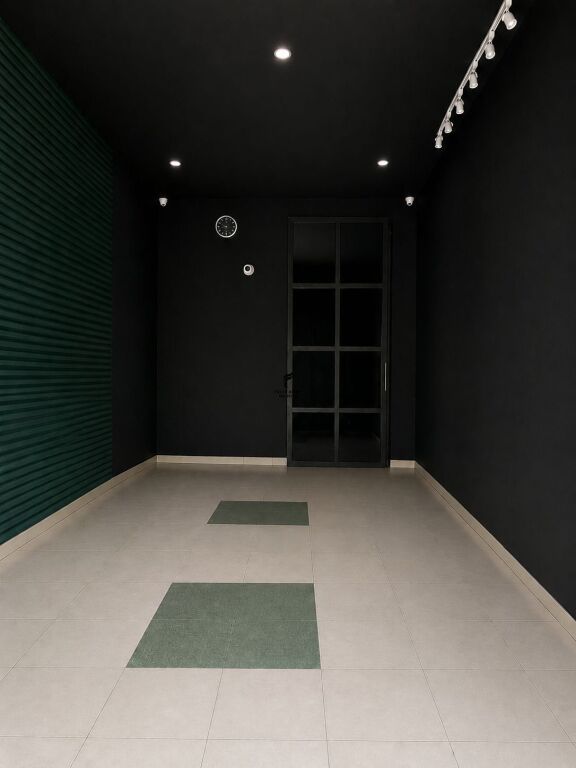 SHOP FOR RENT 50M2 BRRYL 100,000 LEKE FH-72774