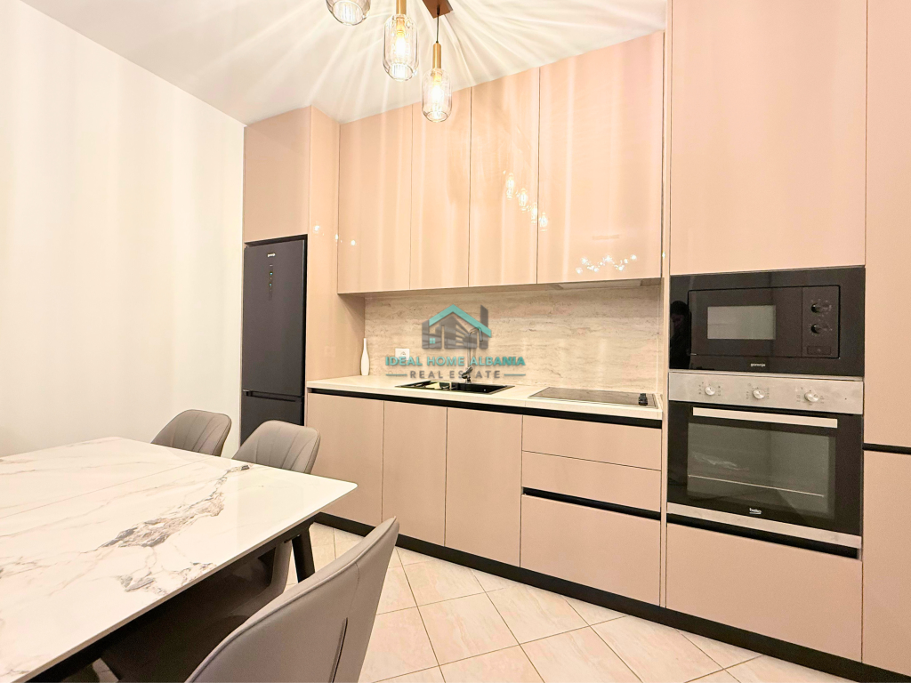 APARTAMENT 1+1 ME QERA – LUNGOMARE, VLORË