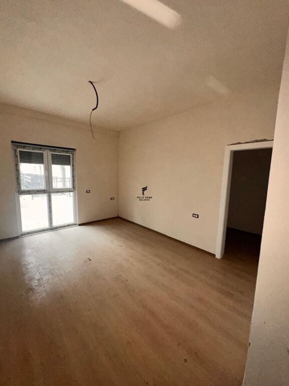 SHITET APARTAMENT 2+1+2 SAUK 205.000 EURO FH-72883