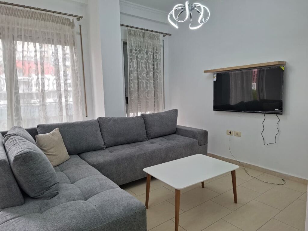 🏠 Me Qera: Super Apt. 1+1 &amp; 1 Bllk (📍Qendër - Rr. Kavajës)🔥 Super vendndodhje || 5 min nga Qendra | 80,000 Lekë / Muaj💶