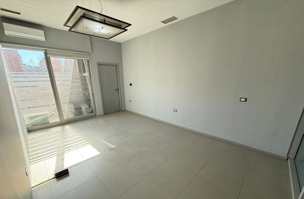 Shitje | Ambjent Biznesi | Rruga e Kavajës | 590000 €