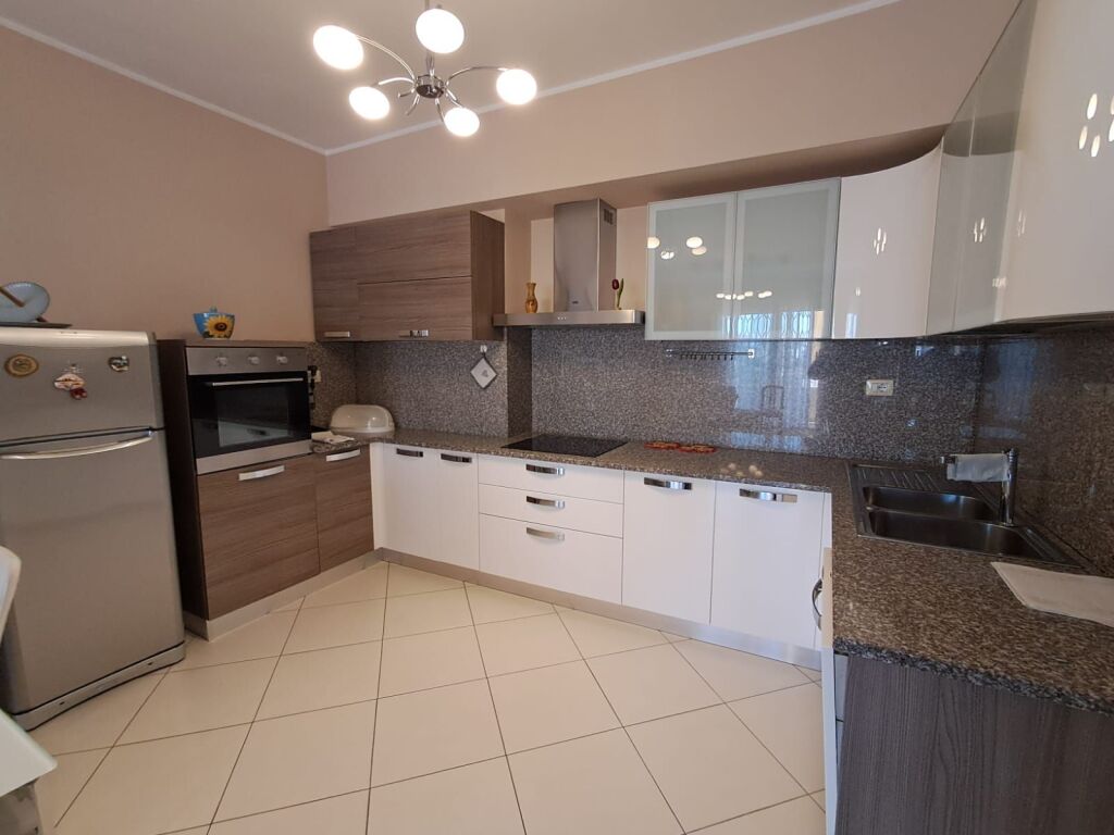 Jepet me qira apartament 2+1 në Durrës