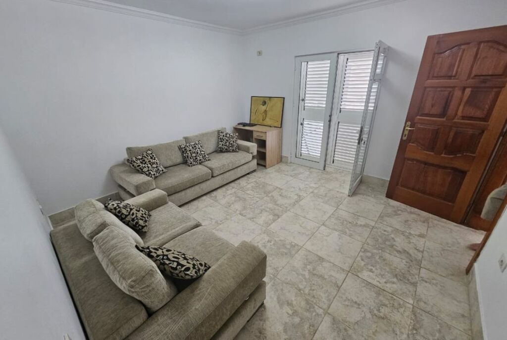 Vile 3 Kateshe Me Qera tek Liqeni i Thate (ID BV22459) Tirane