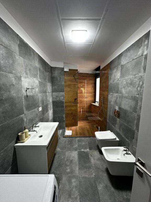 APPARTAMENTO IN AFFITTO 2+1+2 LAGO DI TIRANA 1.600 EURO FH-72980