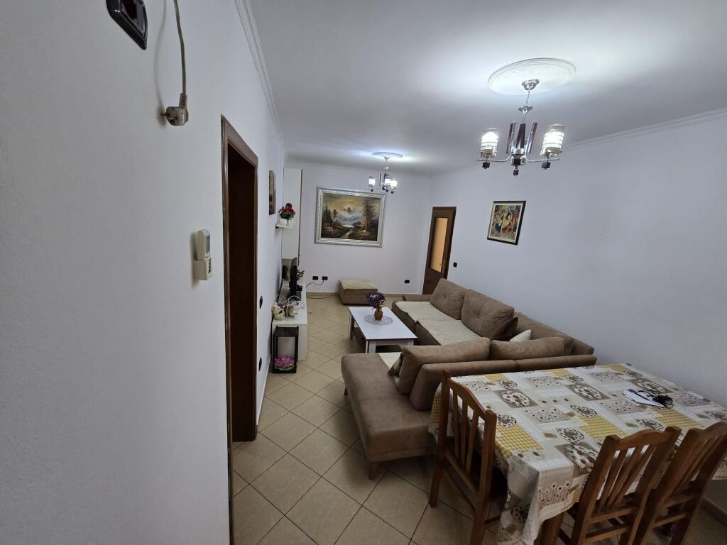 Qera | Apartament 2 + 1 | Pallati me Shigjeta | 550 €/muaj