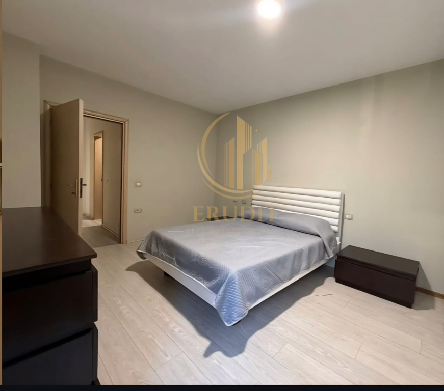 💎 Shitet apartament modern 2+1 në Komunën e Parisit, Tiranë ✨