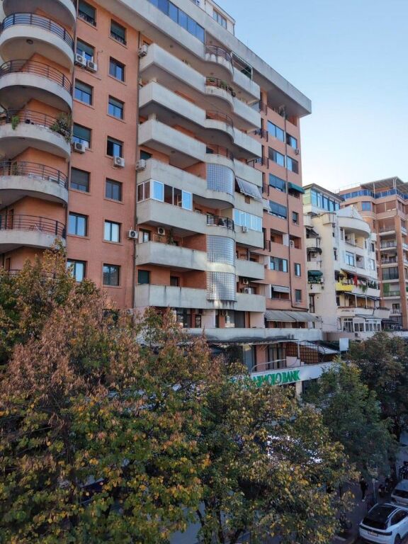 OPPORTUNITÀ DI INVESTIMENTO  Vendesi edificio + Villa a Bllok