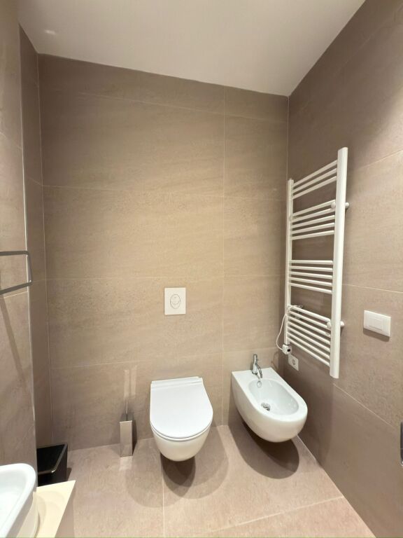 ‼️Jepet me qira Apartament 1+1+Parking tek Sima Com , Unaza e re 📍 ‼️