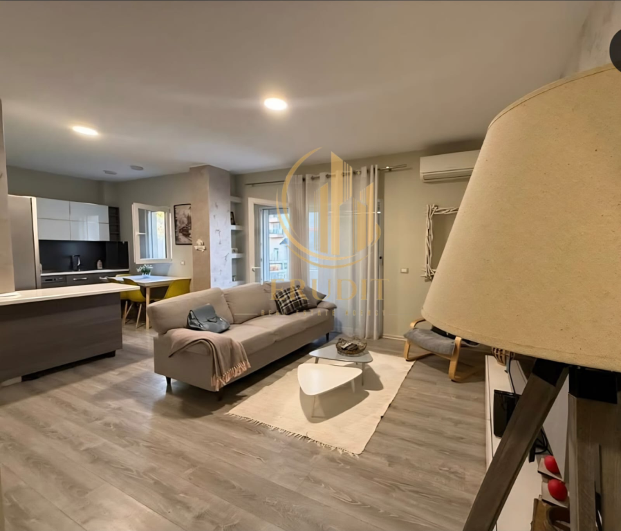 💎 Shitet apartament modern 2+1 në Komunën e Parisit, Tiranë ✨