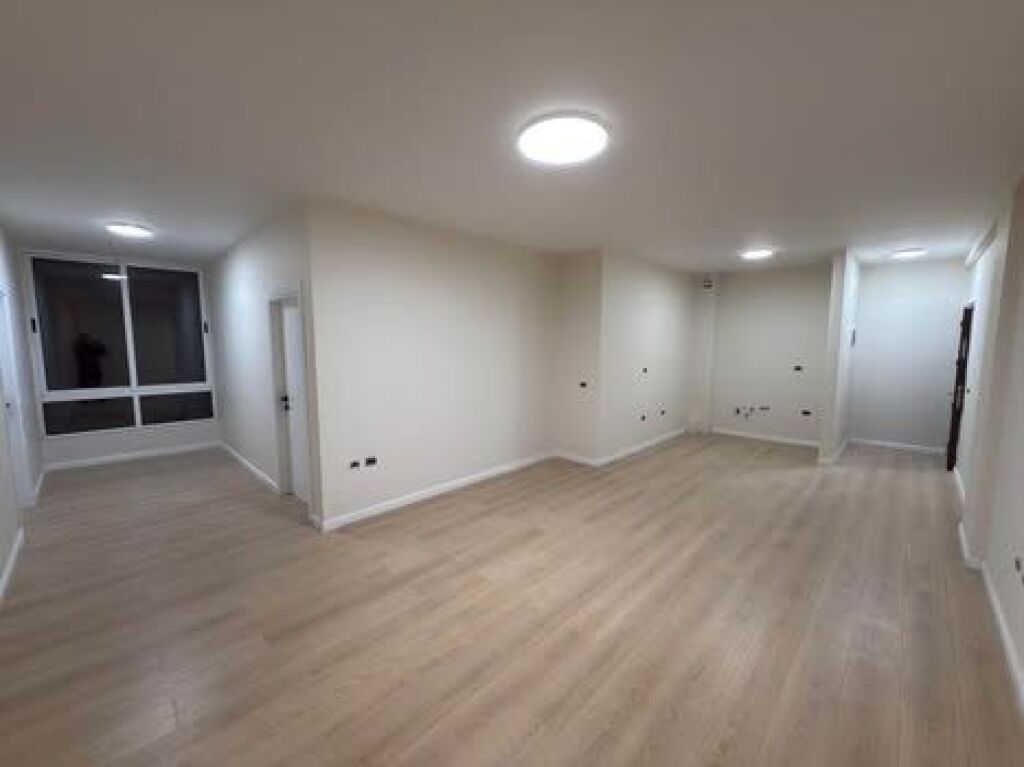 Apartament 3+1 per shitje prane fondacionit eleonore Kodra e Diellit