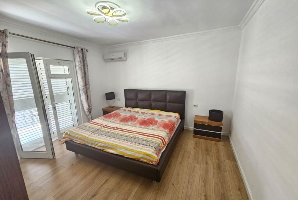 Vile 3 Kateshe Me Qera tek Liqeni i Thate (ID BV22459) Tirane