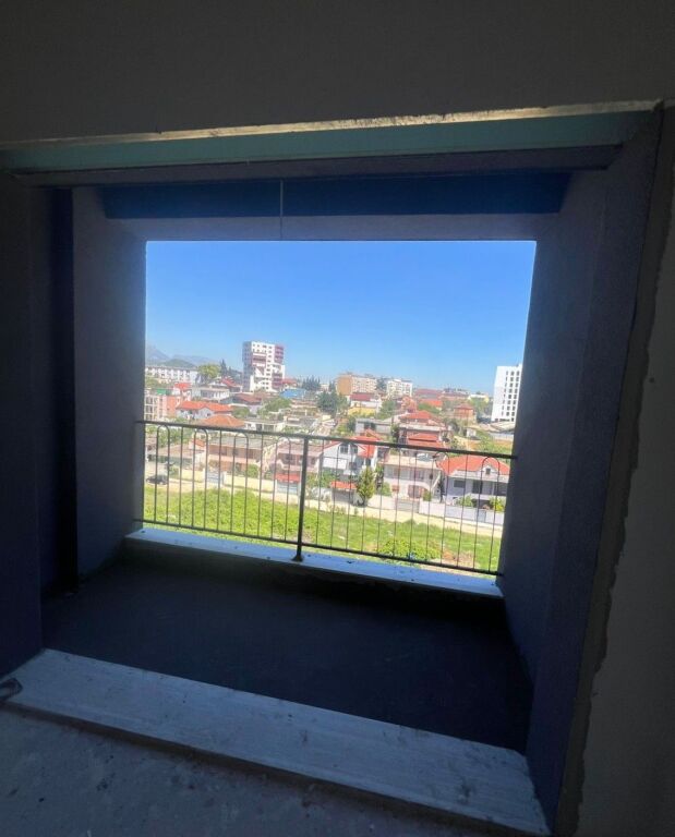 VENDESI APPARTAMENTO 3+1+2 con balcone – RRETHI I KLANIT (BENGAS), TIRANA 📍🏙️