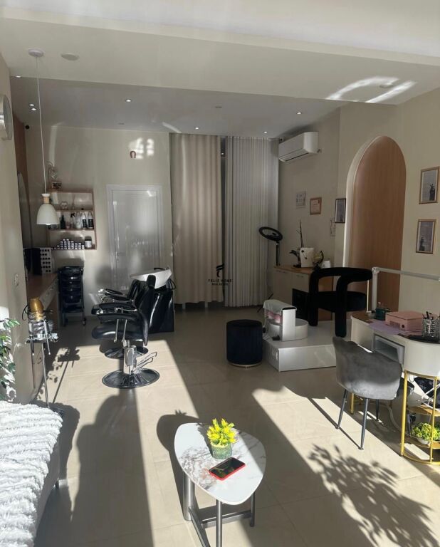 AMBIENTE ESTETICO IN AFFITTO 50 M2 STRADA DI KAVAJES 120.000 LEKE FH-72932