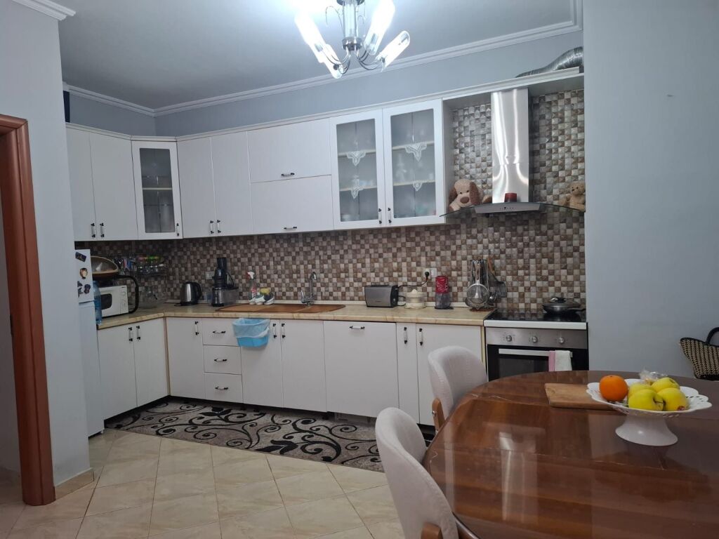 Jepet me qira apartament 2+1+1