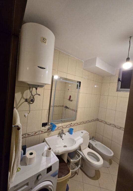 🏡 Apartment 2+1 + annex for rent 🍽️ 📍Near Bajram Curri Boulevard, Nikolle Kacorri street in front of the building with arrows💶 Price: 500€ / month