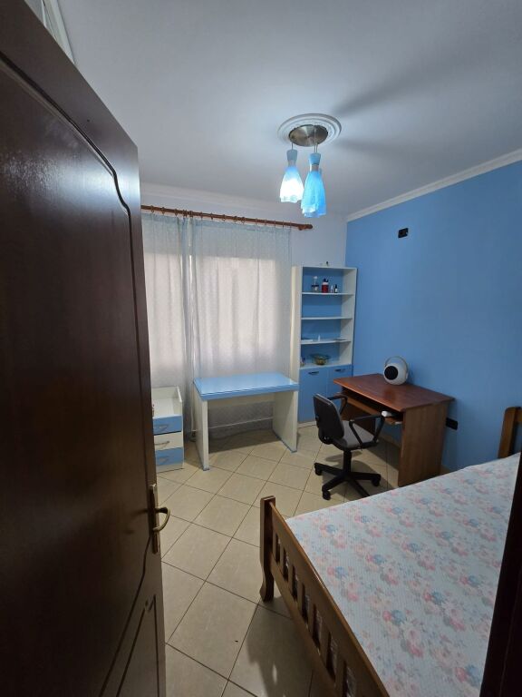 🏡 Apartment 2+1 + annex for rent 🍽️ 📍Near Bajram Curri Boulevard, Nikolle Kacorri street in front of the building with arrows💶 Price: 500€ / month