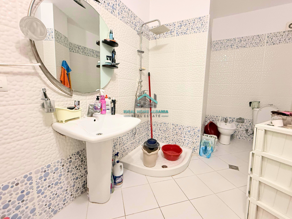 APARTAMENT 2+1+2 NË SHITJE – PRANË KISHËS ORTODOKSE, VLORË