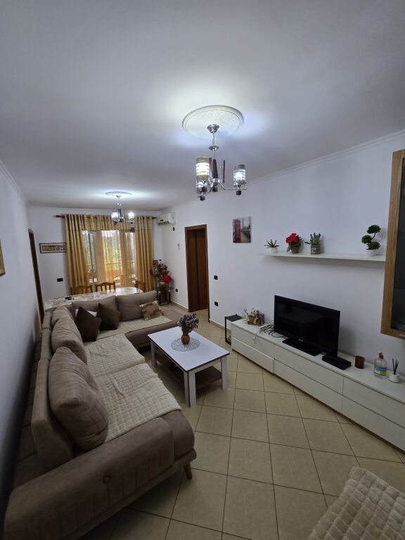 🏡 Apartment 2+1 + annex for rent 🍽️ 📍Near Bajram Curri Boulevard, Nikolle Kacorri street in front of the building with arrows
