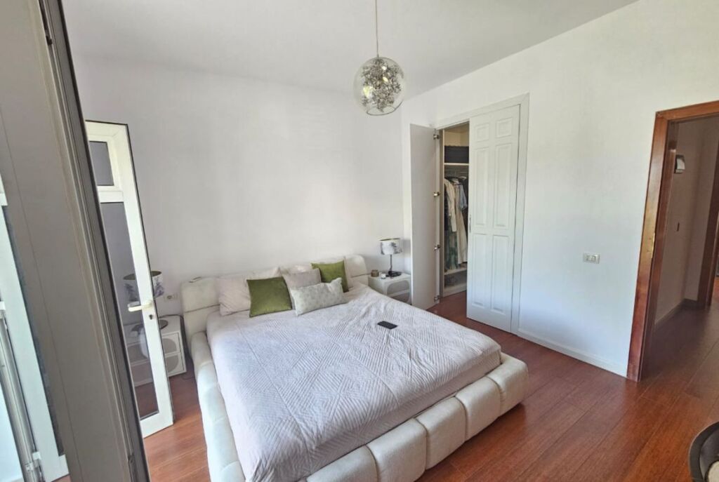 Vile 3 Kateshe Me Qera tek Liqeni i Thate (ID BV22459) Tirane